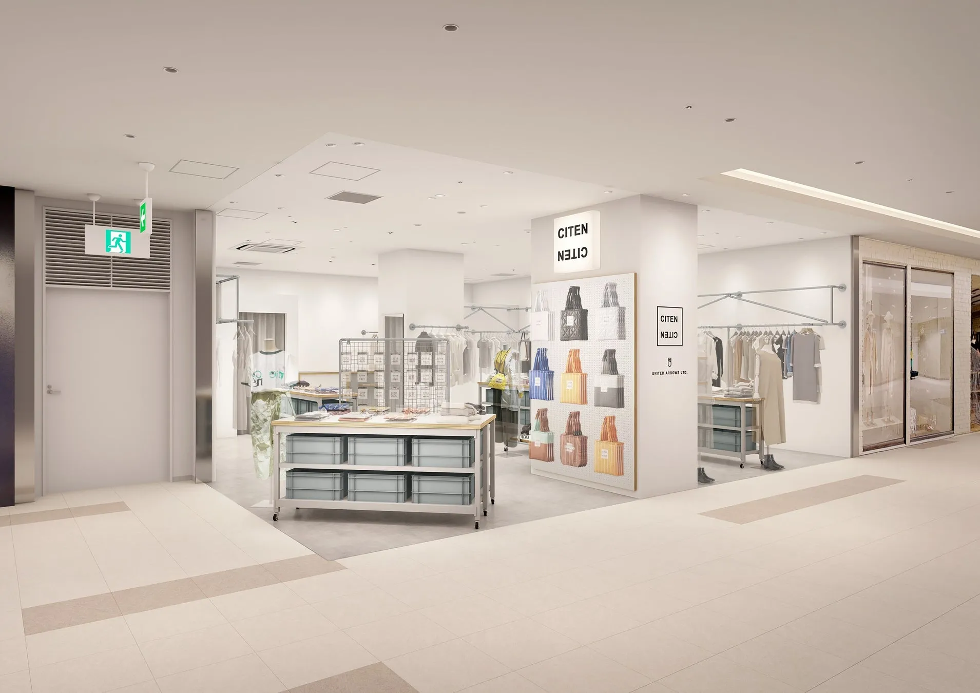 CITENというお店の店内の様子を捉えた写真です。店内には、洋服やバッグがディスプレイされており、白を基調とした洗練された空間が広がっています。非常口の表示も確認できます。