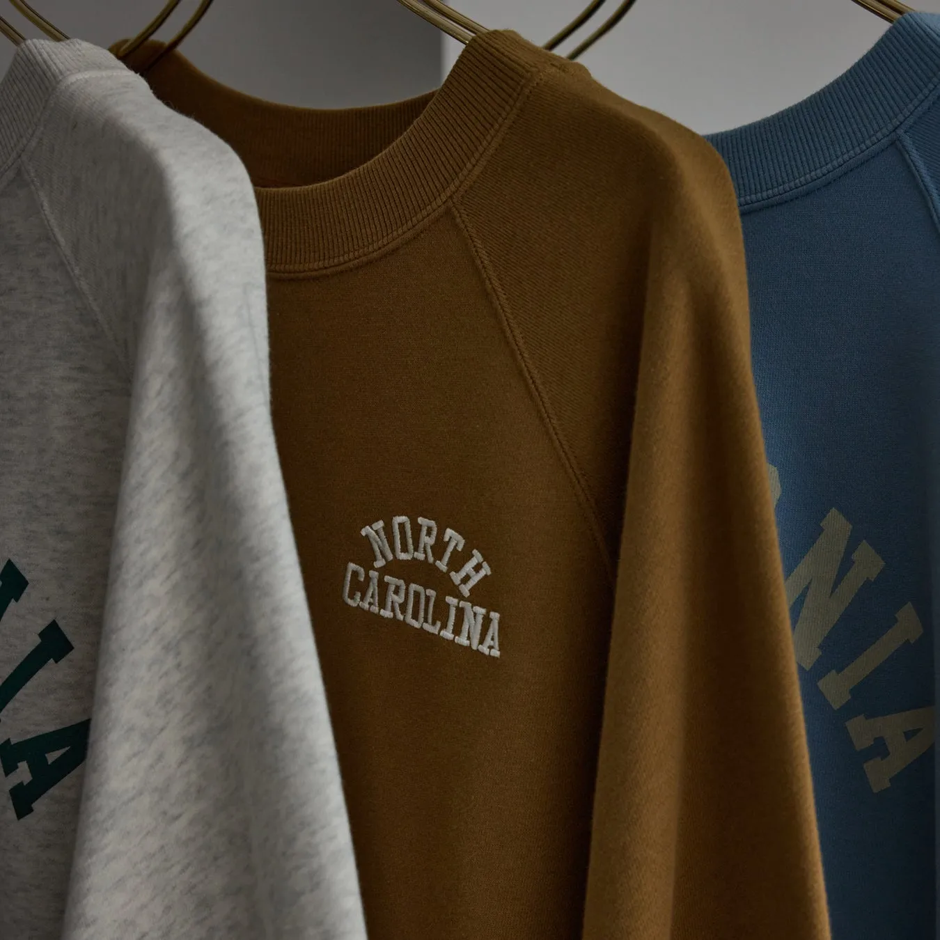 NORTH CAROLINAのロゴが入ったトレーナー