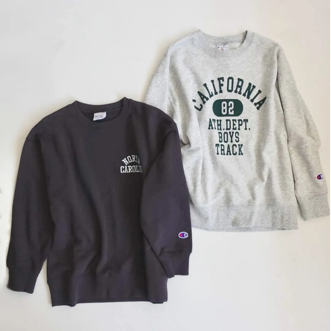 グレーと黒のスウェットシャツ