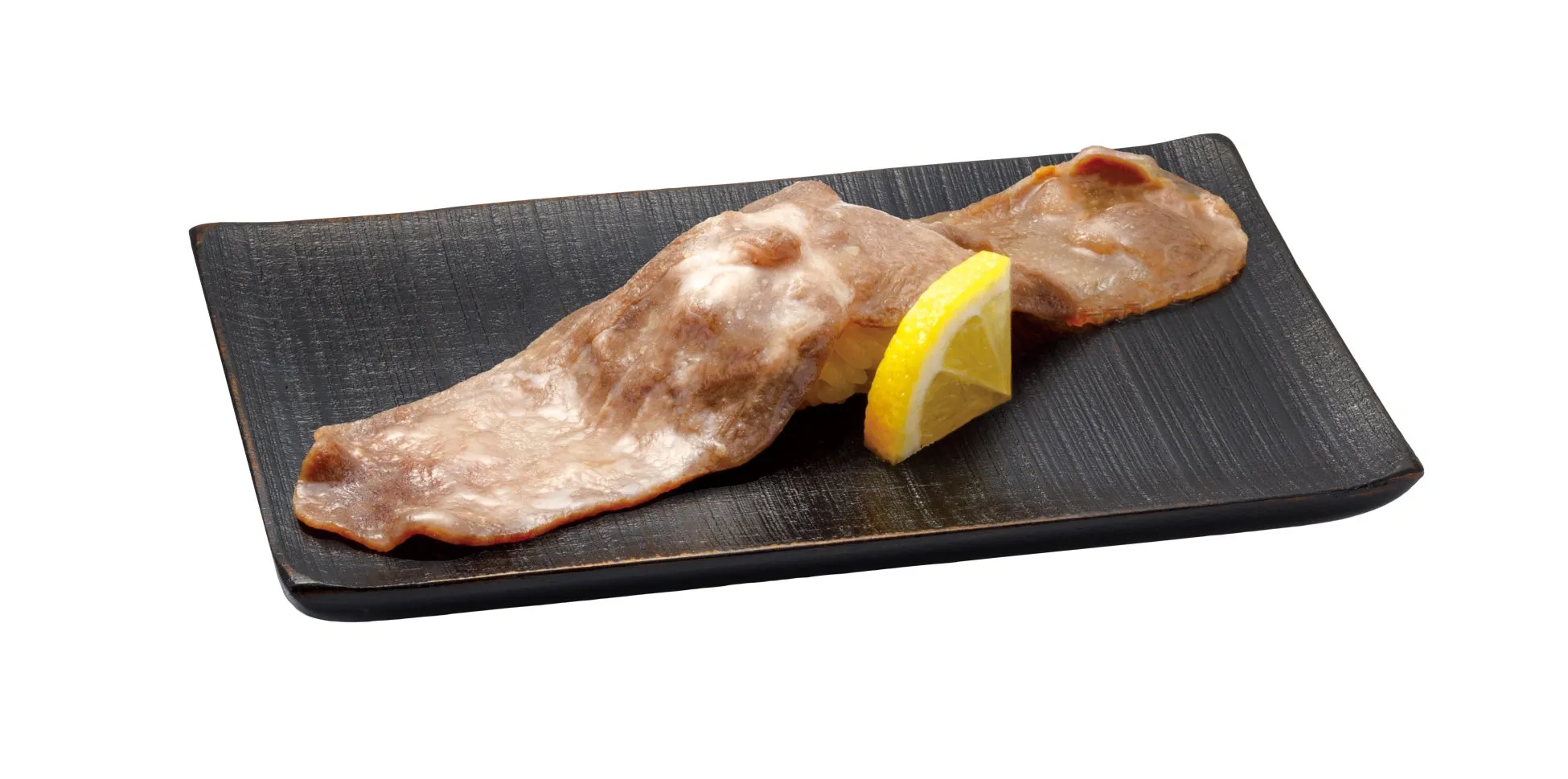 お皿に盛られた寿司とレモンの写真です。