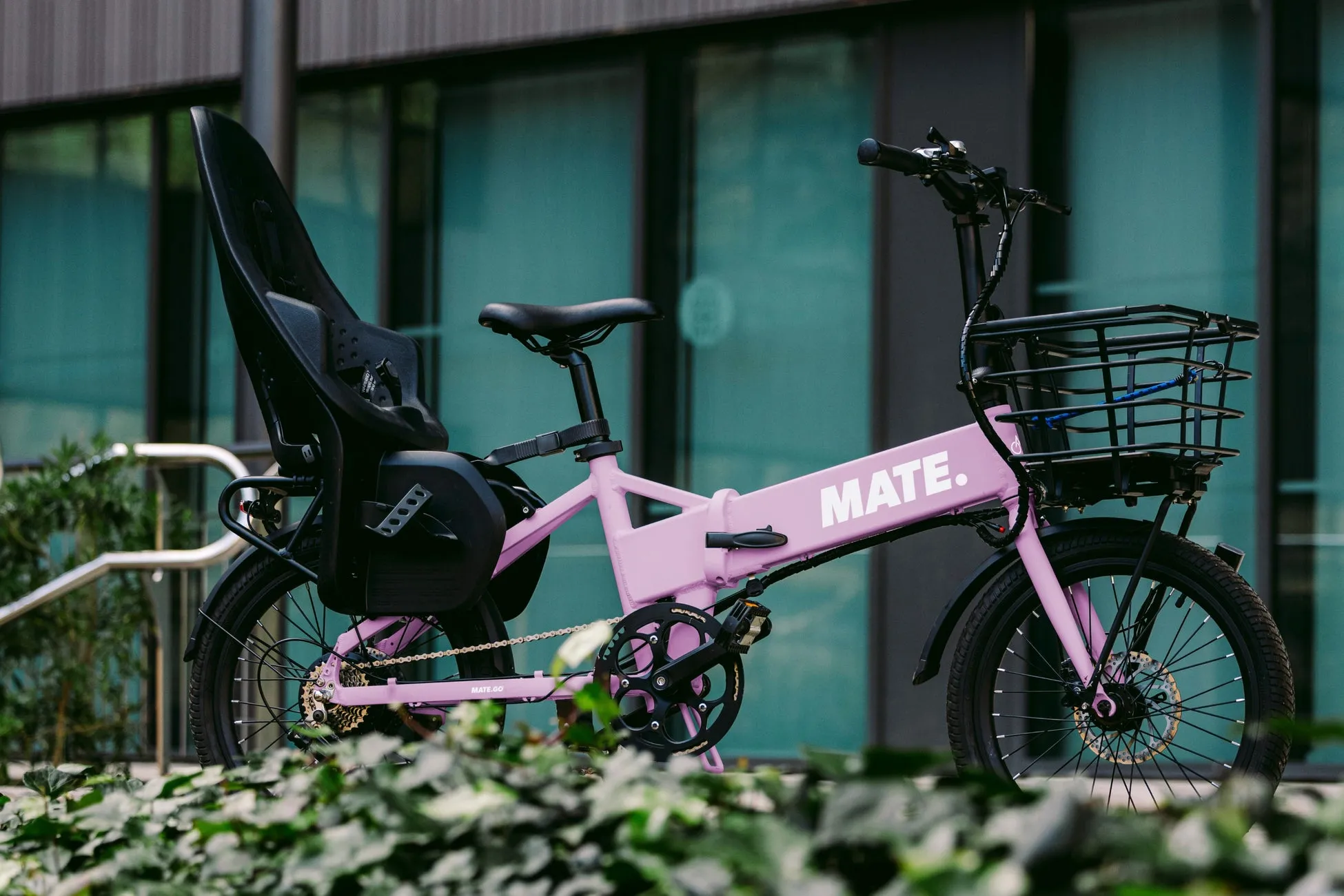 ピンクのMATE GO+とバスケット