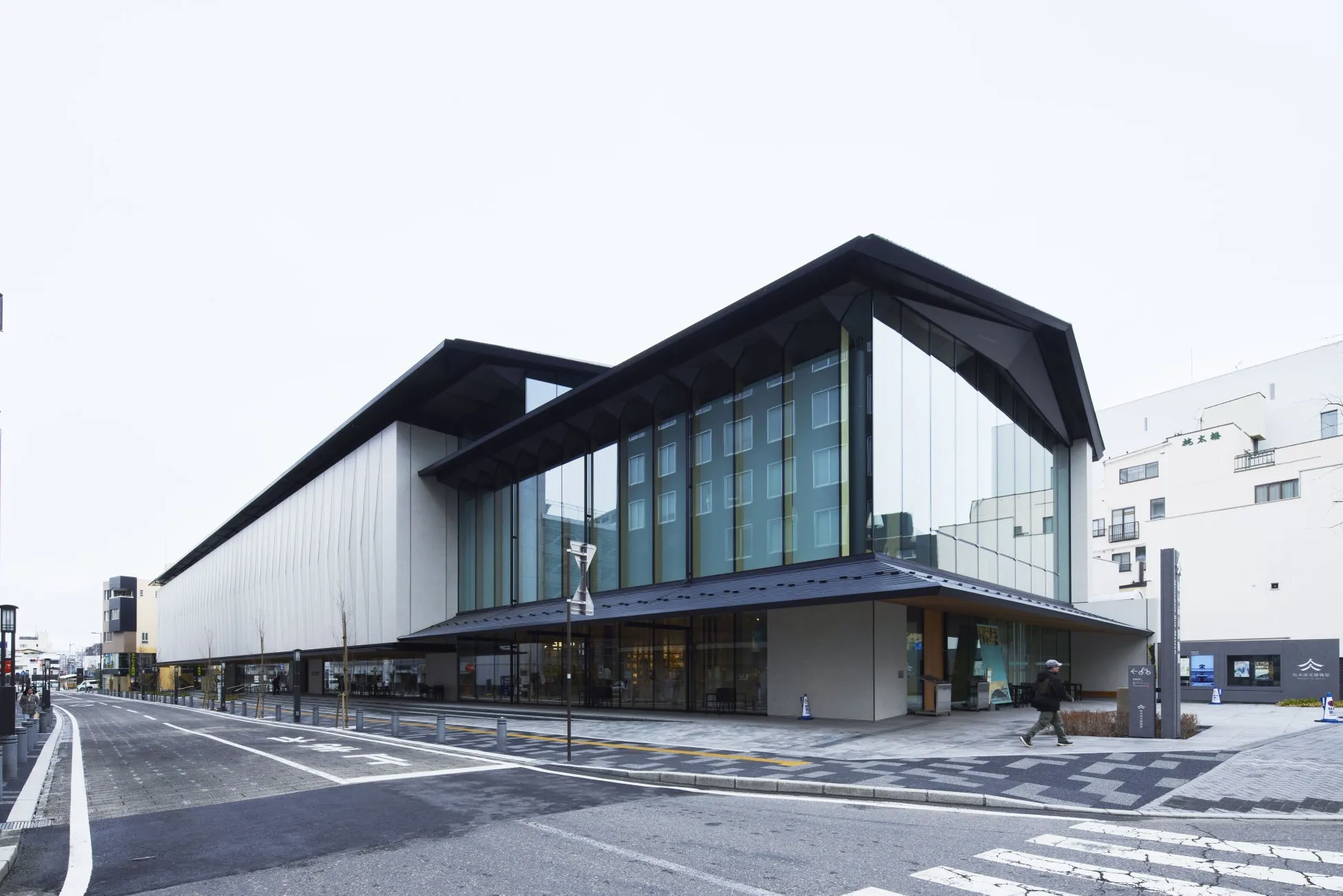 現代的なデザインの建物