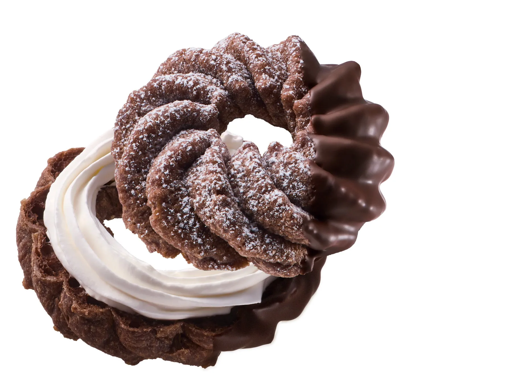 チョコレートでコーティングされたドーナツとホイップクリームが添えられたドーナツのクローズアップ写真。