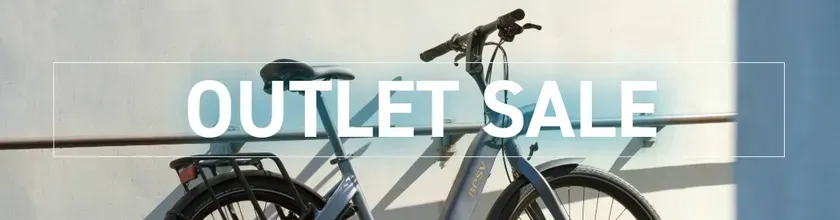 自転車と「OUTLET SALE」の文字が書かれた画像。