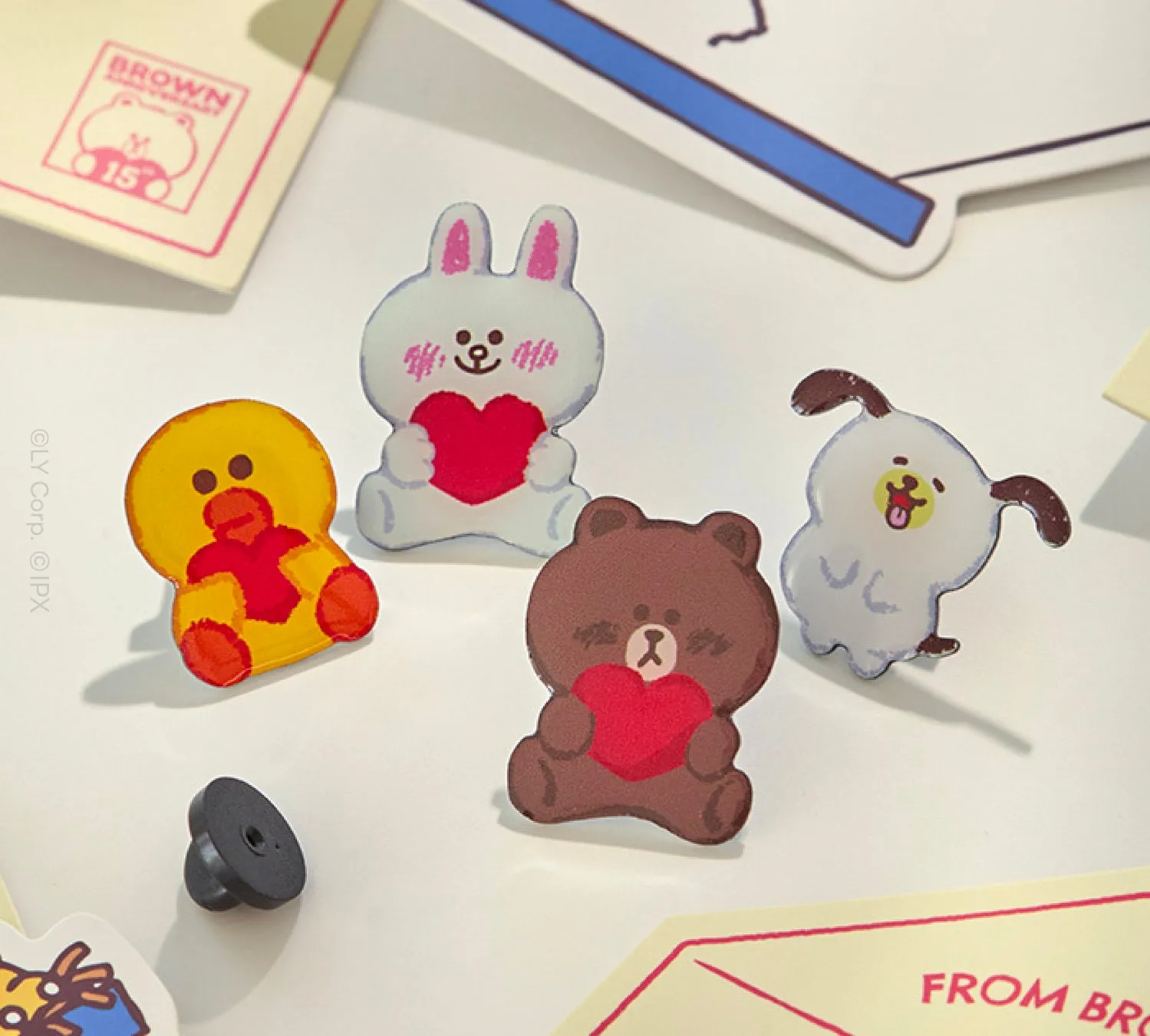 可愛いキャラクターのバッジセットの写真