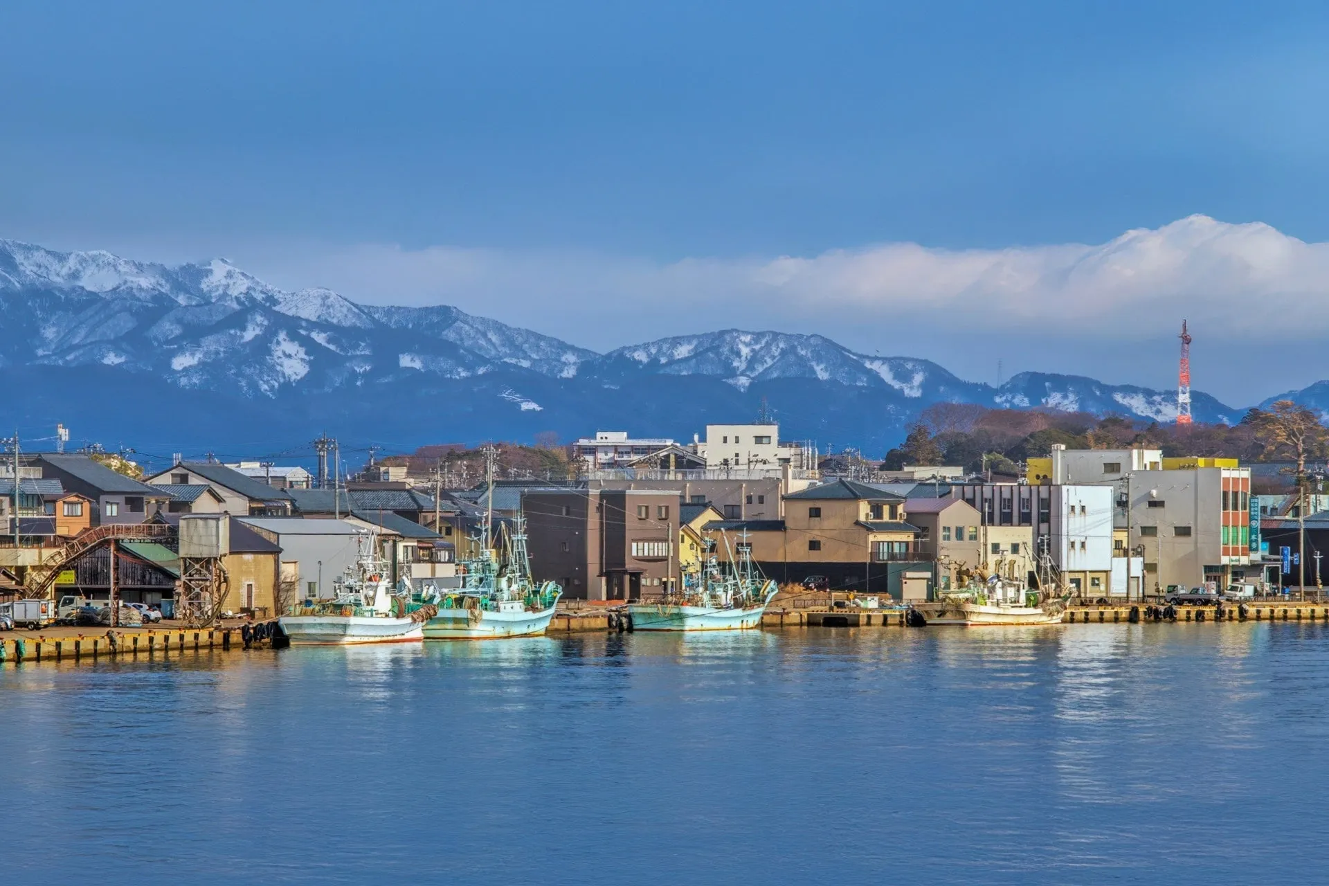 海辺の街並みの風景写真
