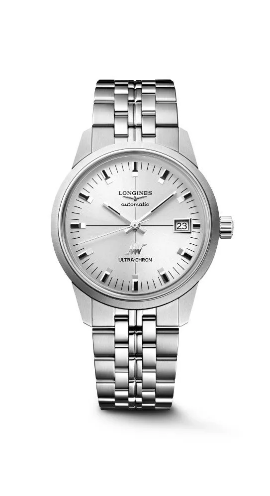 ロンジンのウルトラクロン自動巻き腕時計のクローズアップ写真。 銀色の文字盤、日付表示、ステンレススチールブレスレットが特徴です。