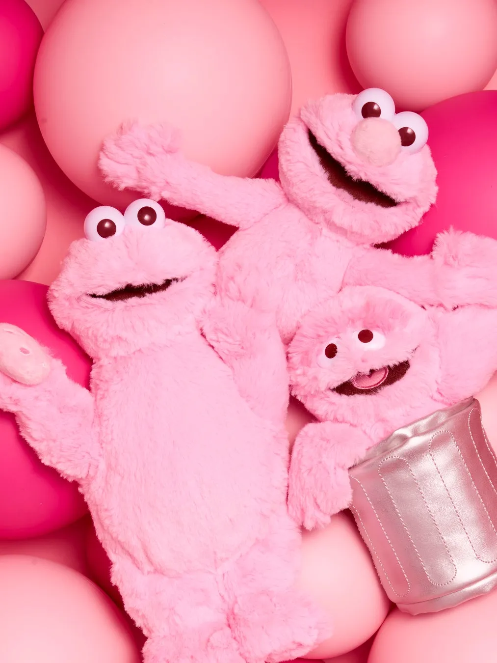 ピンクのエルモぬいぐるみ