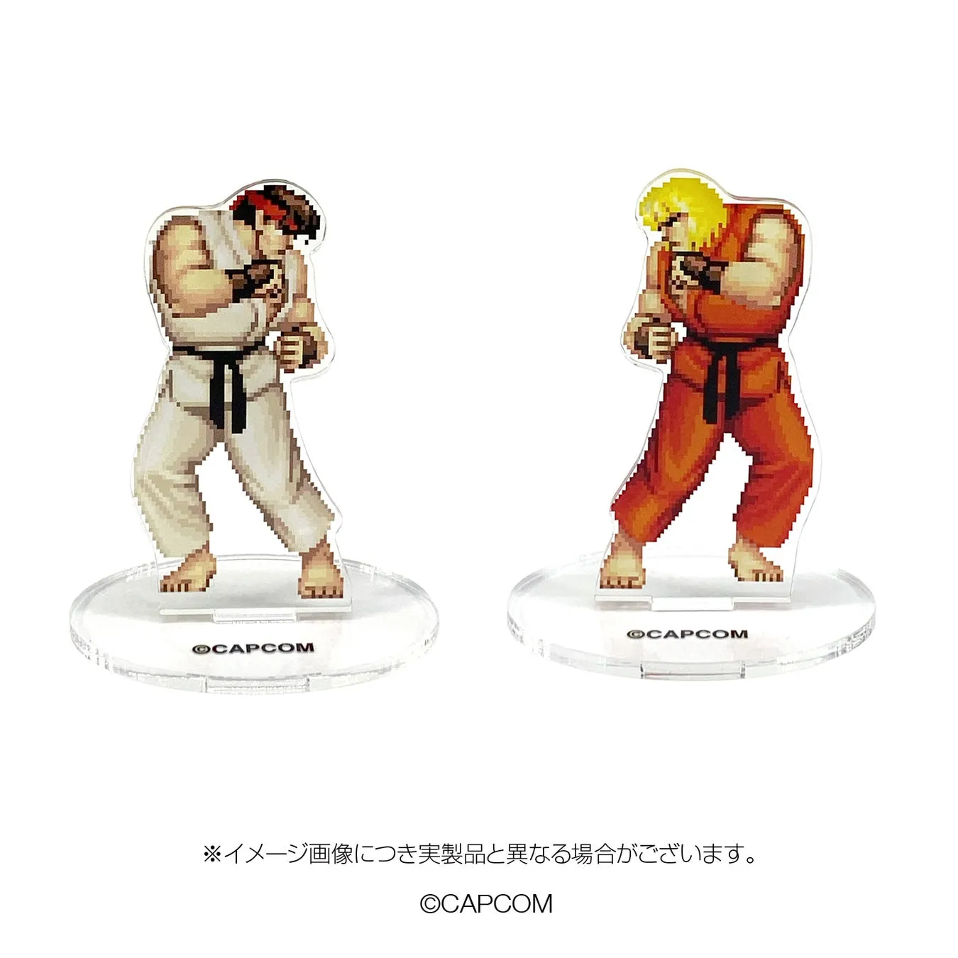 ストリートファイターのキャラクター、リュウとケンが描かれたアクリルスタンド