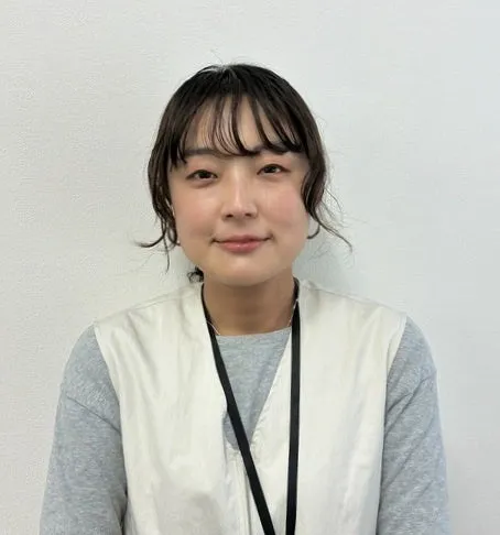 イベント登壇者の女性のポートレート