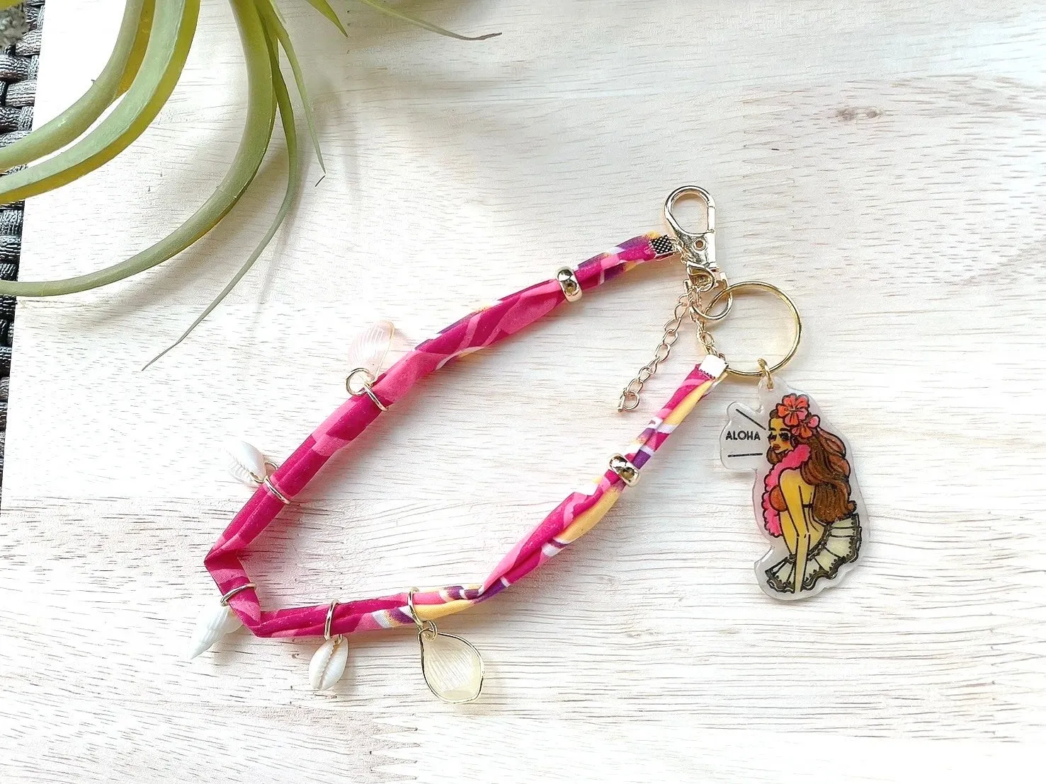 ピンク色のハワイアンキーホルダー