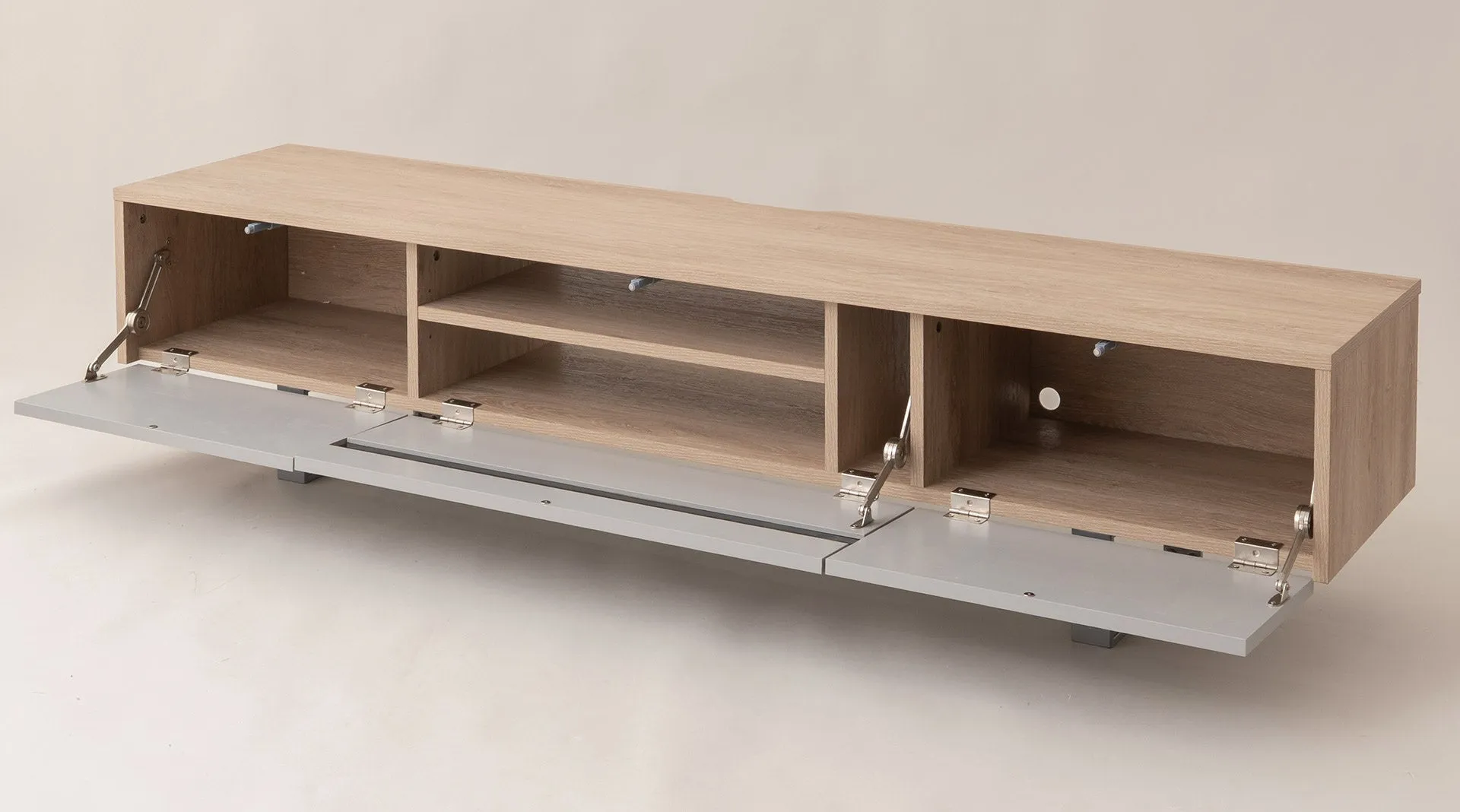 テレビボードの扉が閉まっている状態