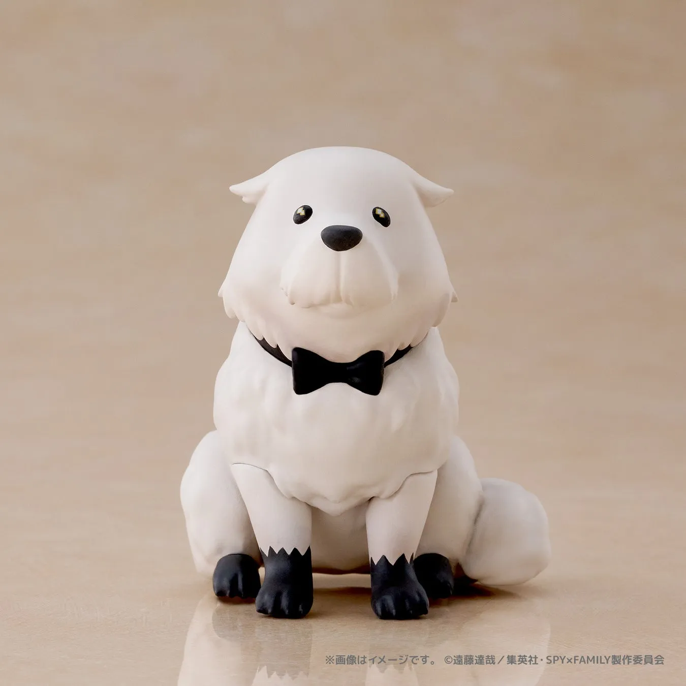 白い犬のフィギュア