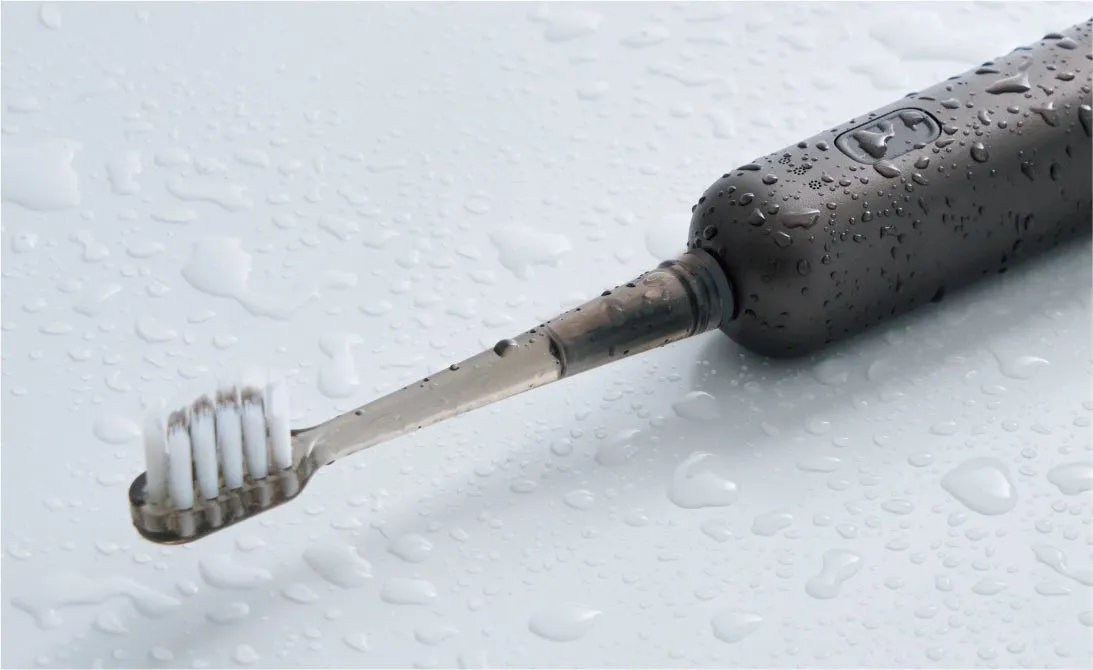 水滴付着の電動歯ブラシ