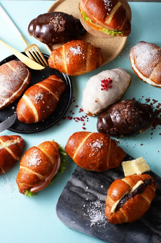 様々なパンの盛り合わせ