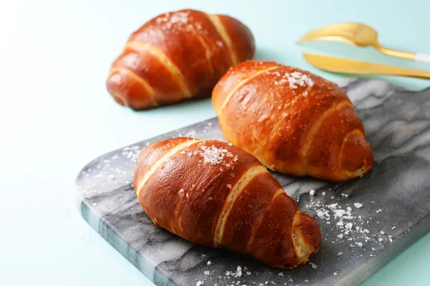 塩がまぶされたパン