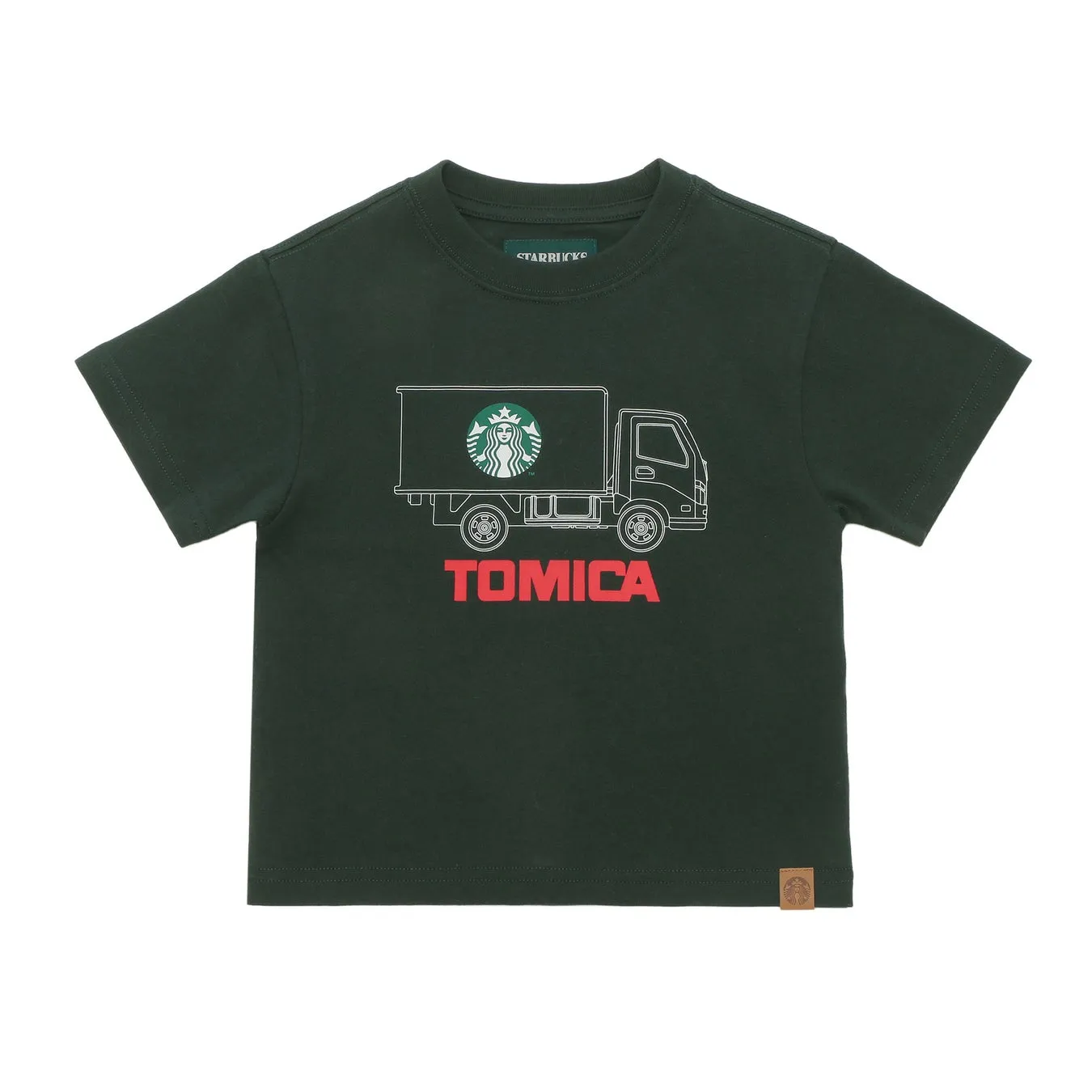 スターバックスとTOMICAのコラボTシャツ。深緑色の生地に、スターバックスのロゴが入ったトラックのイラストが描かれている。
