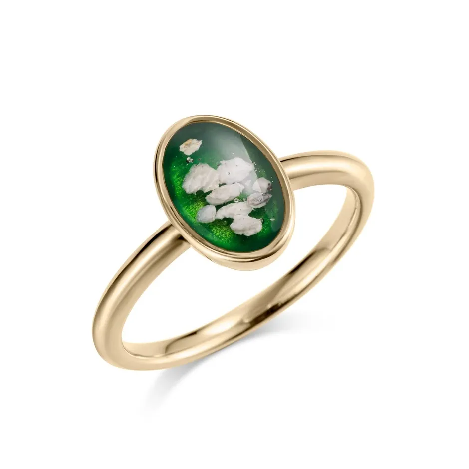 リングの正面に遺骨を納める『オーバル』