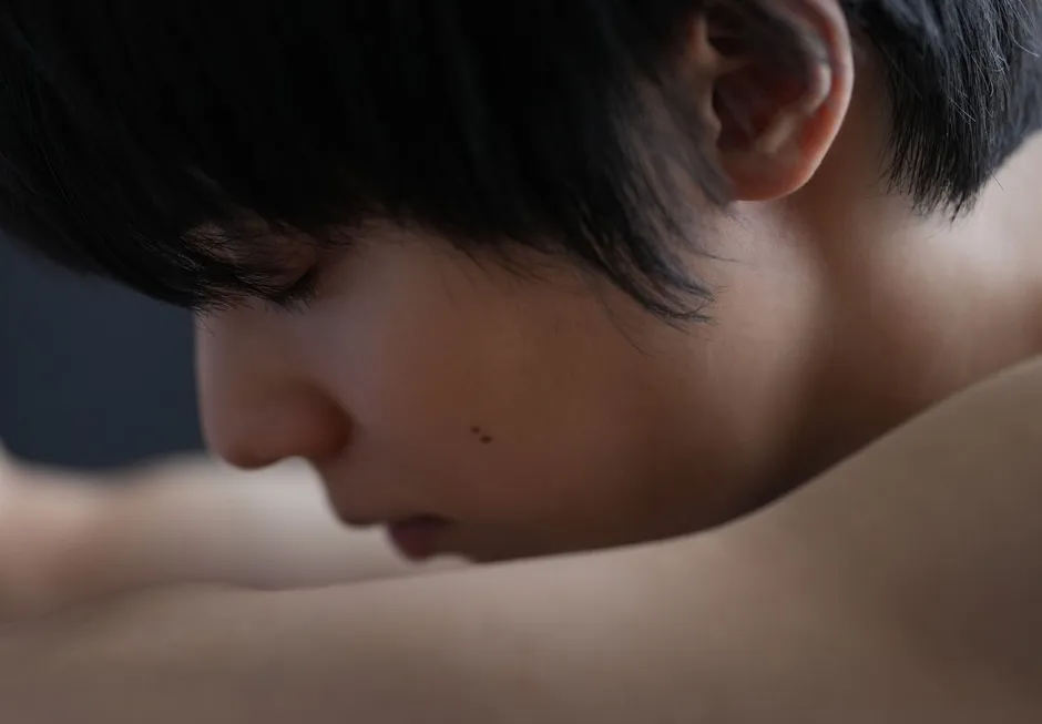 うつむく羽生結弦さんのポートレート