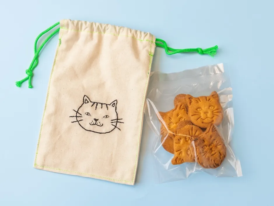 猫をモチーフにした様々なグッズ