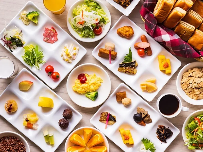 地元食材が並ぶ朝食バイキング