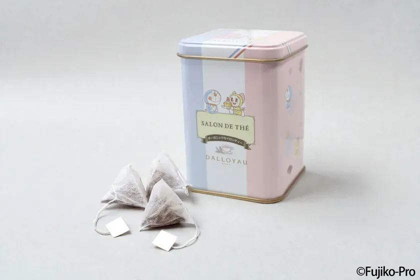 ドラえもんのイラストが描かれた紅茶缶