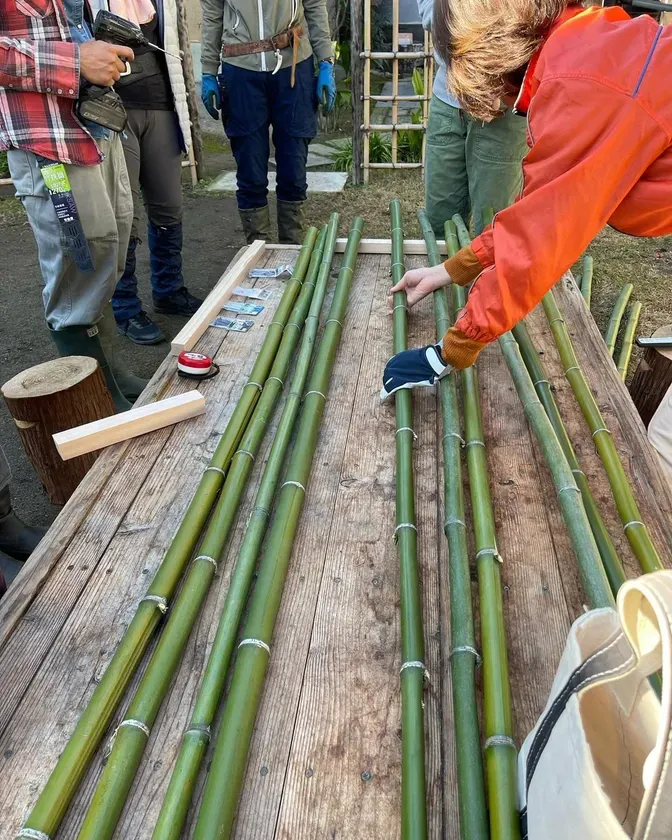 ワークショップで竹を加工する体験のイメージ