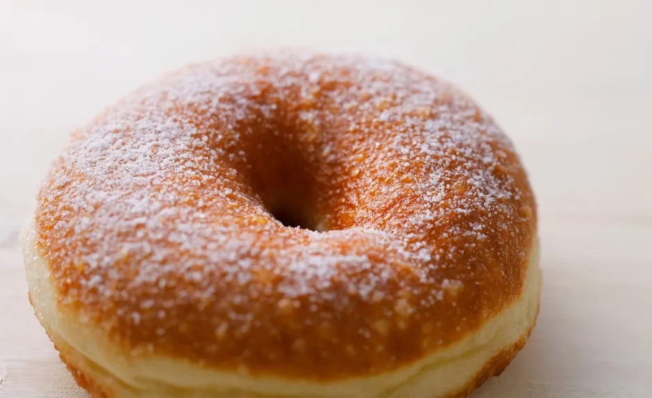 粉砂糖がたっぷりかかった「もちべえ」