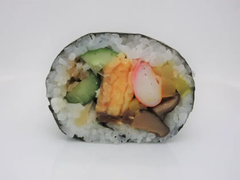 具がぎっしり詰まった特製恵方巻