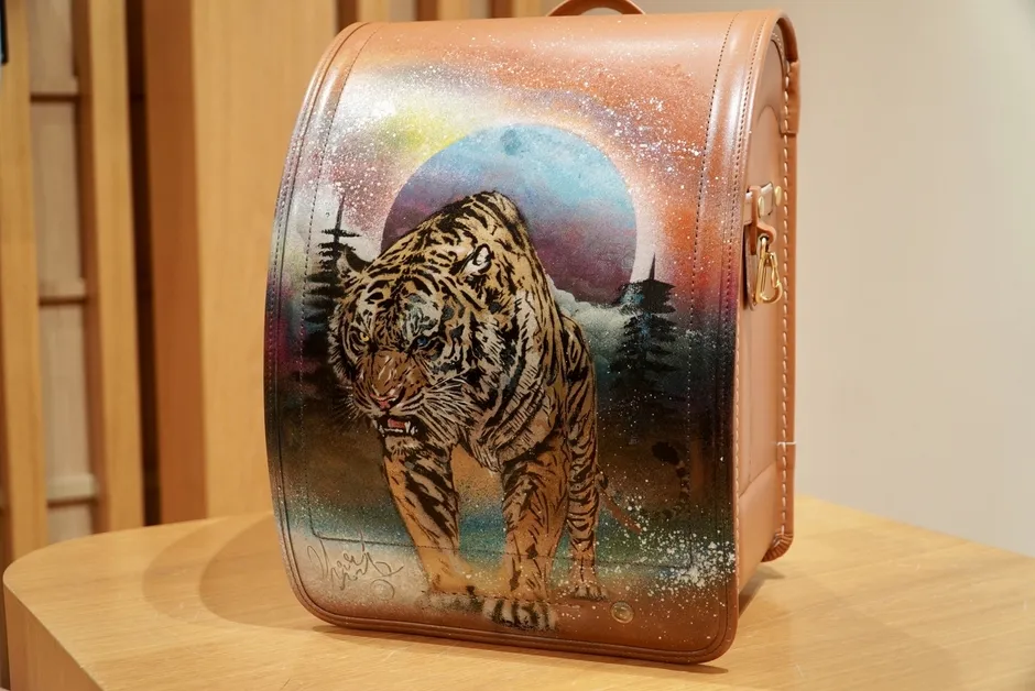 虎が描かれたランドセルの実物