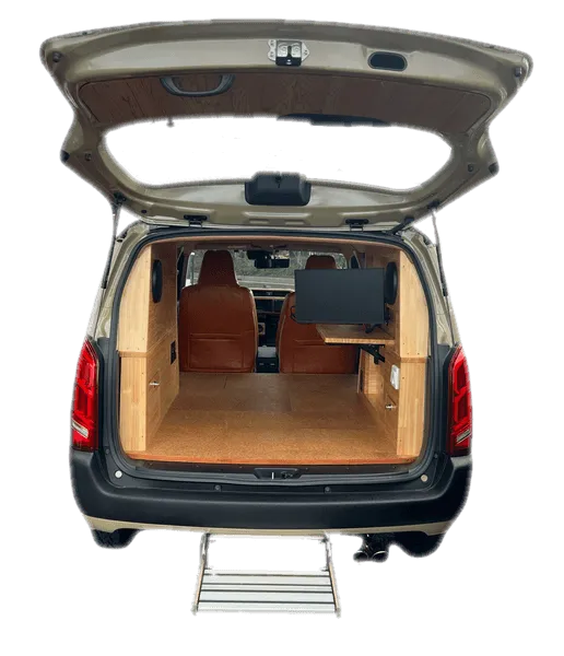 改造されたプロボックスの車内