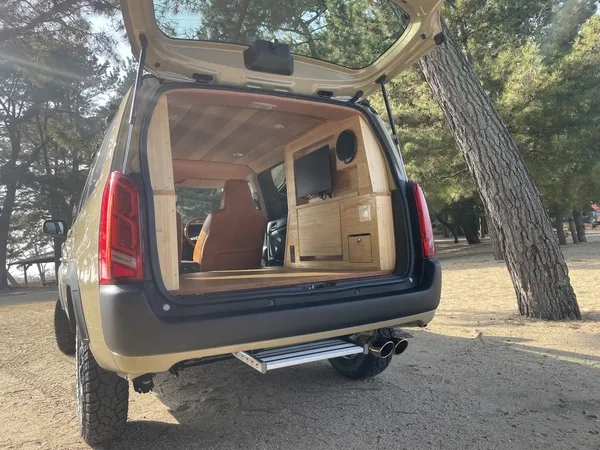 木材をふんだんに使った温かみのある内装