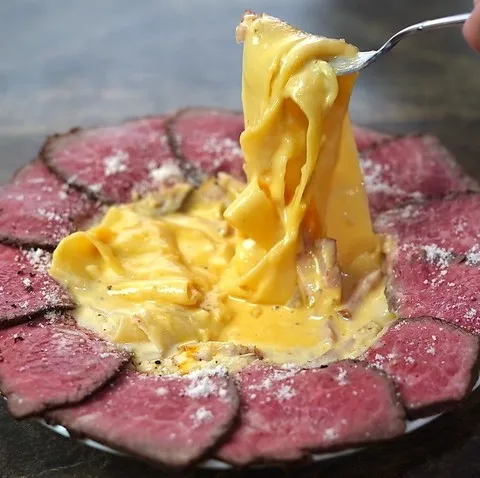 肉とパスタのアップ