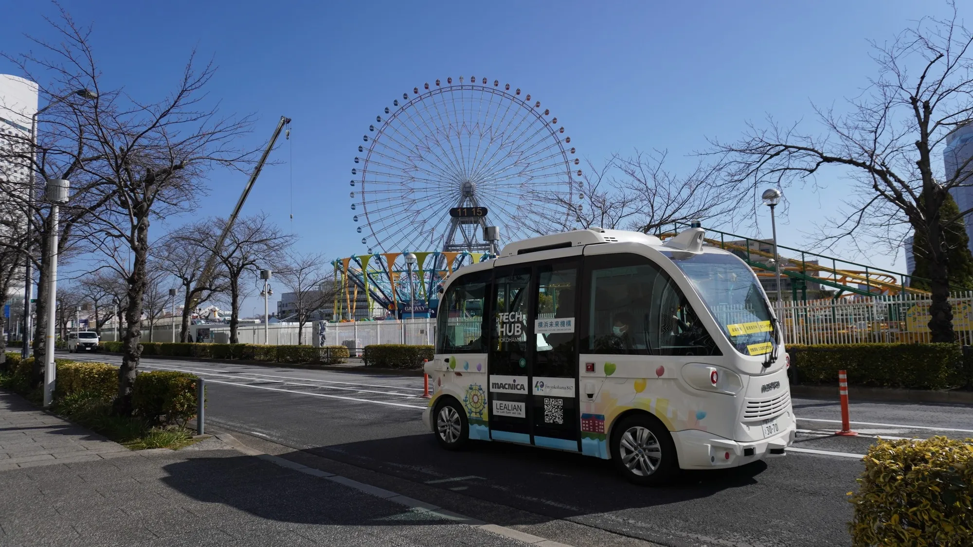 「走るラジオ局」が横浜に？自動運転バスがスタジオになる未来体験