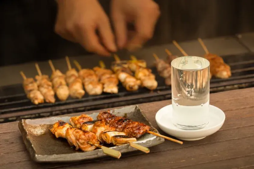 名物のやきとりと日本酒