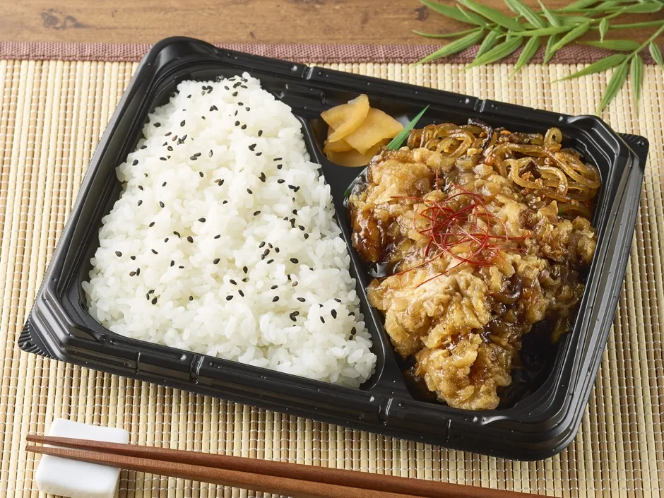 油淋鶏＆麻婆春雨弁当の中身