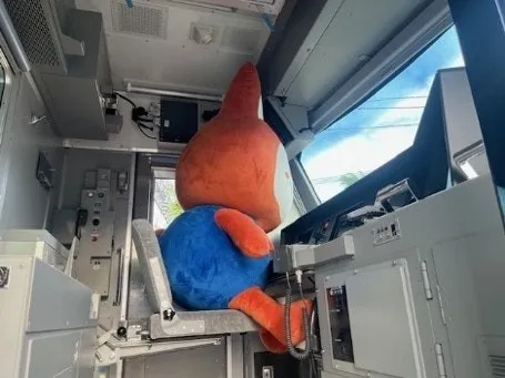 運転席に座るそうにゃん