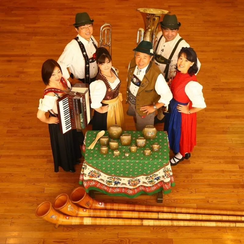 アルプス音楽団の演奏