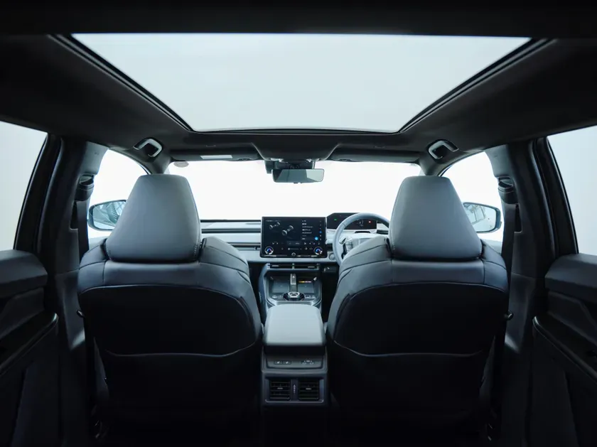 bZ4Xの開放感のある内装