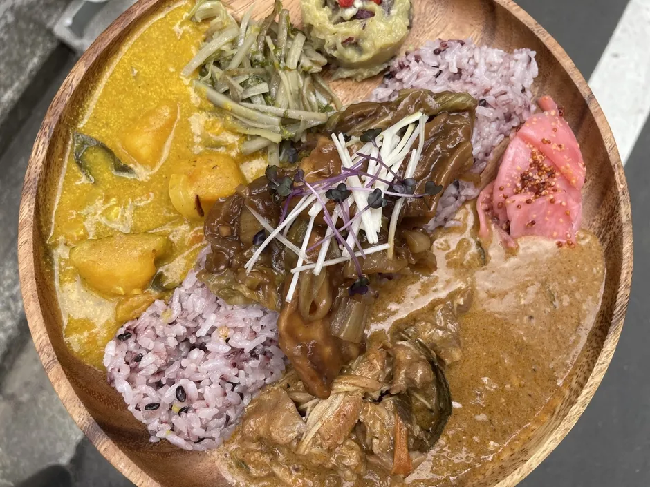 様々な料理が並んだプレート