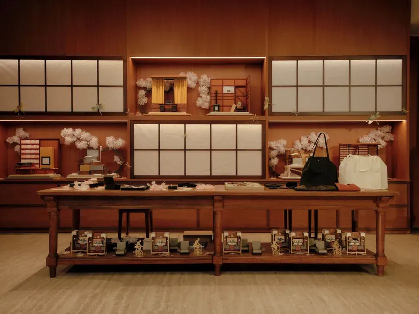 ウェス・アンダーソンの「Let's Write」の世界観と融合したインスタレーション