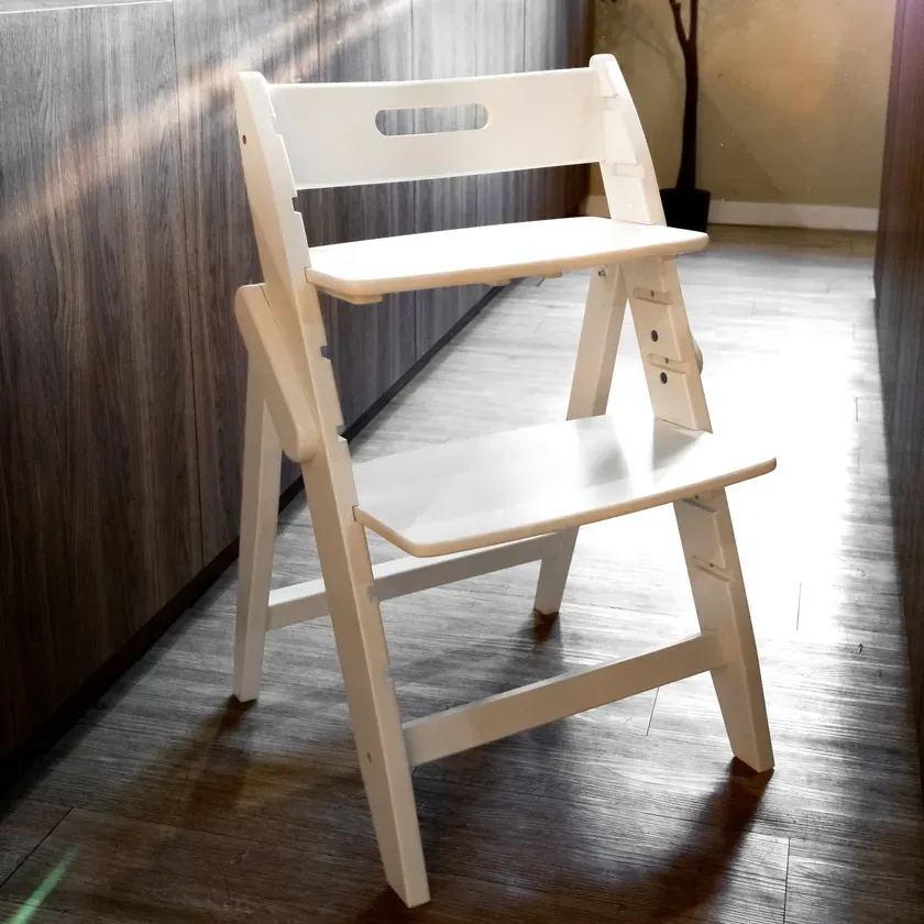 白いYIPPYチェア