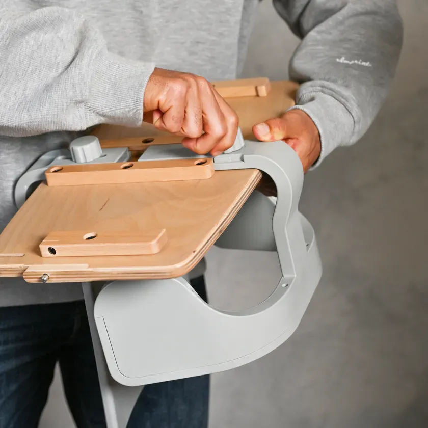 座面裏のレール部分