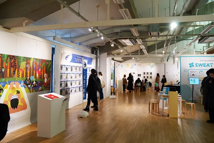 昨年度の展示の様子。多くの来場者で賑わっている