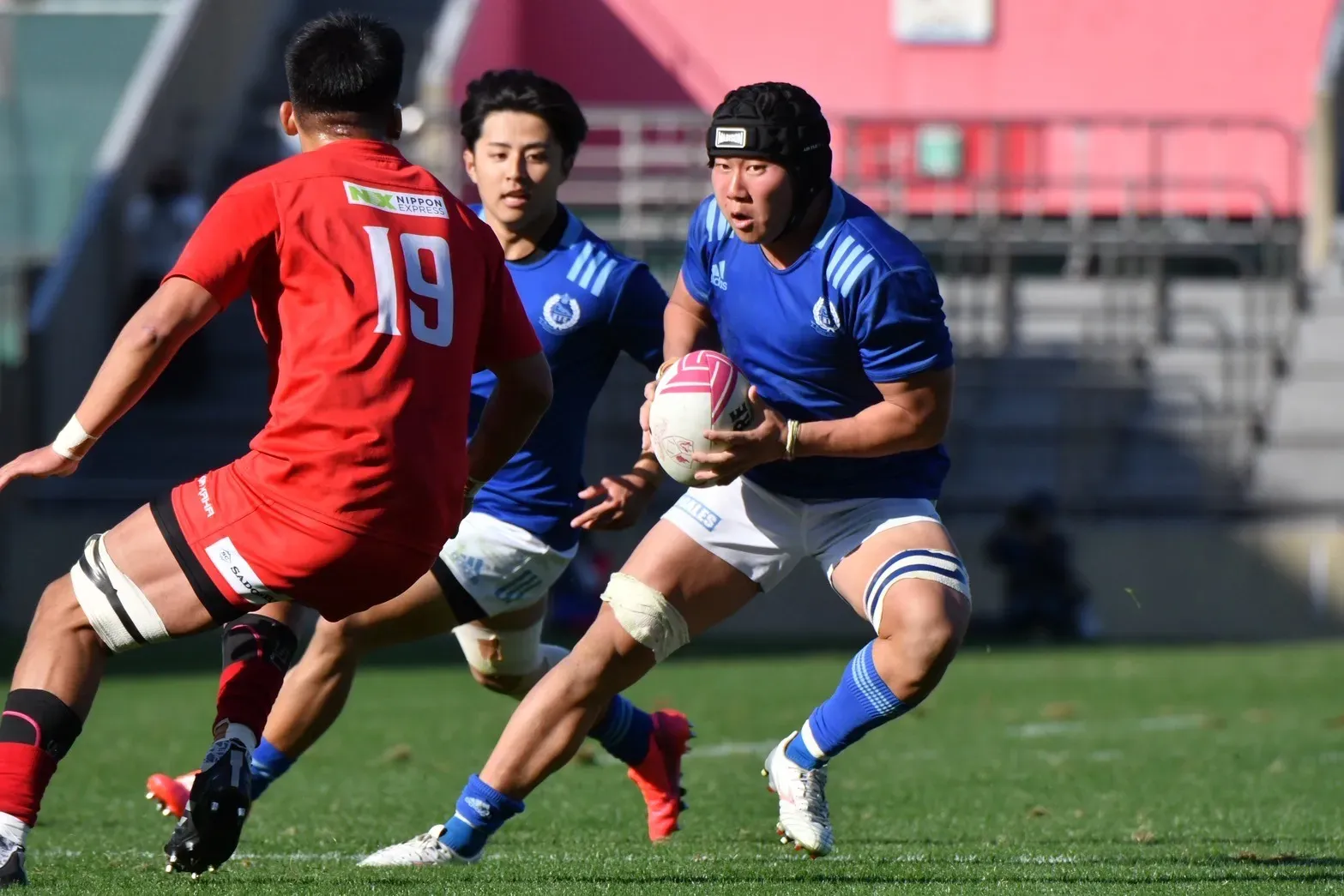 プレー中の薄田選手