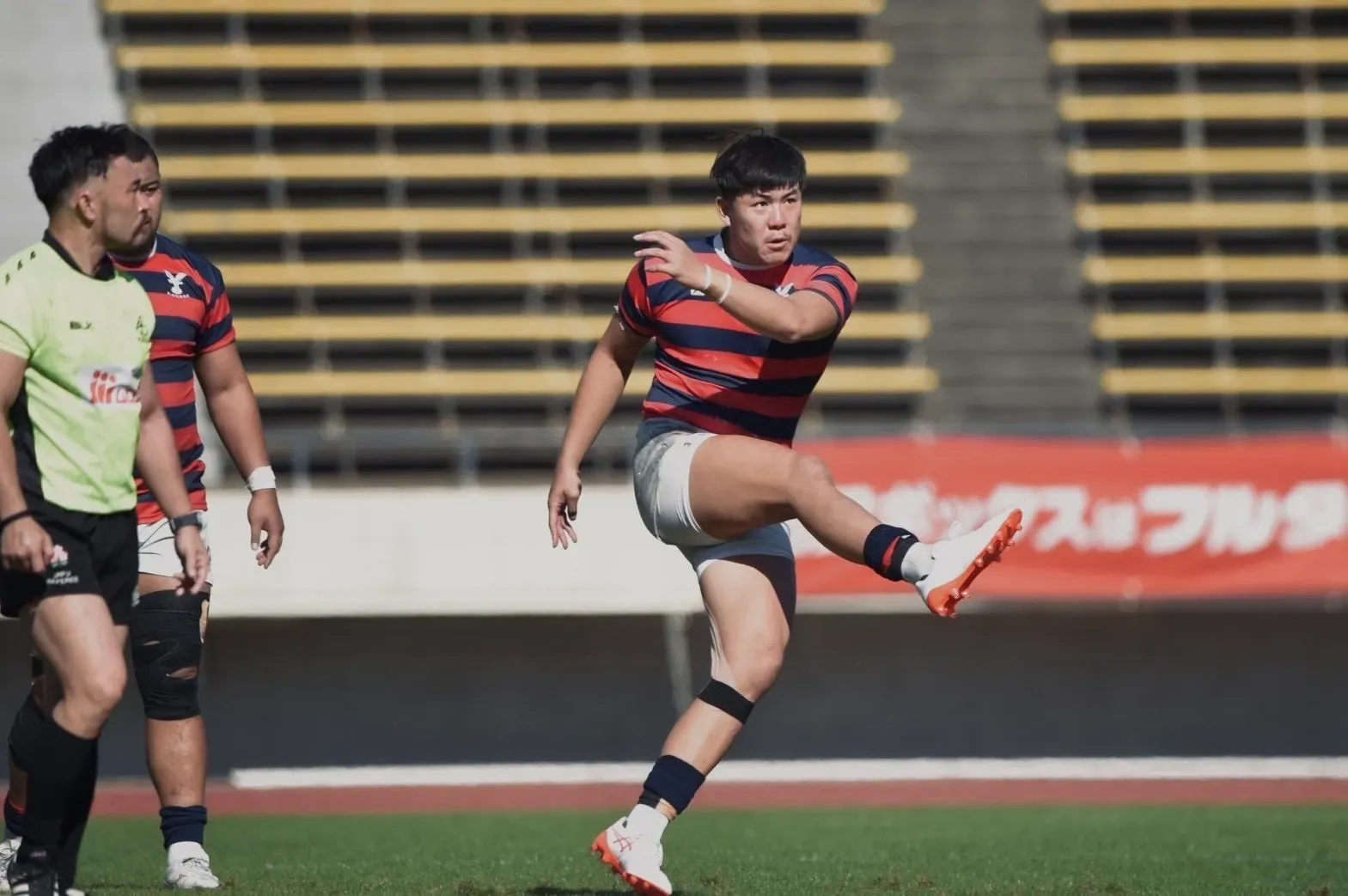 プレー中の吉本選手