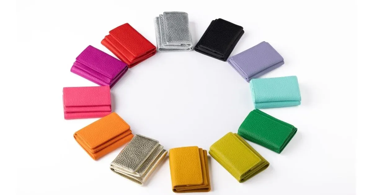 色とりどりのレザー三つ折り財布