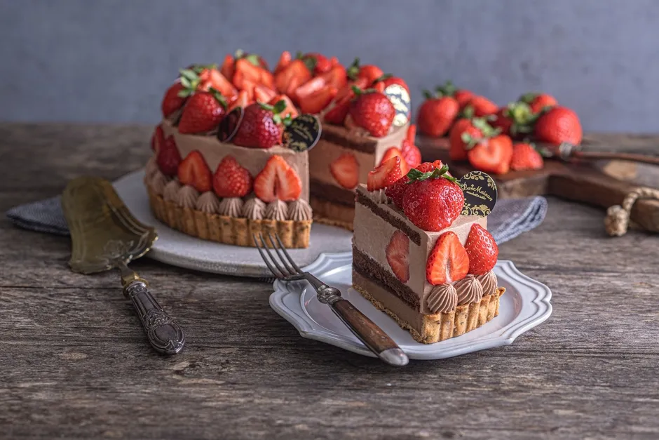 あまおうが贅沢に飾られたチョコレートタルト