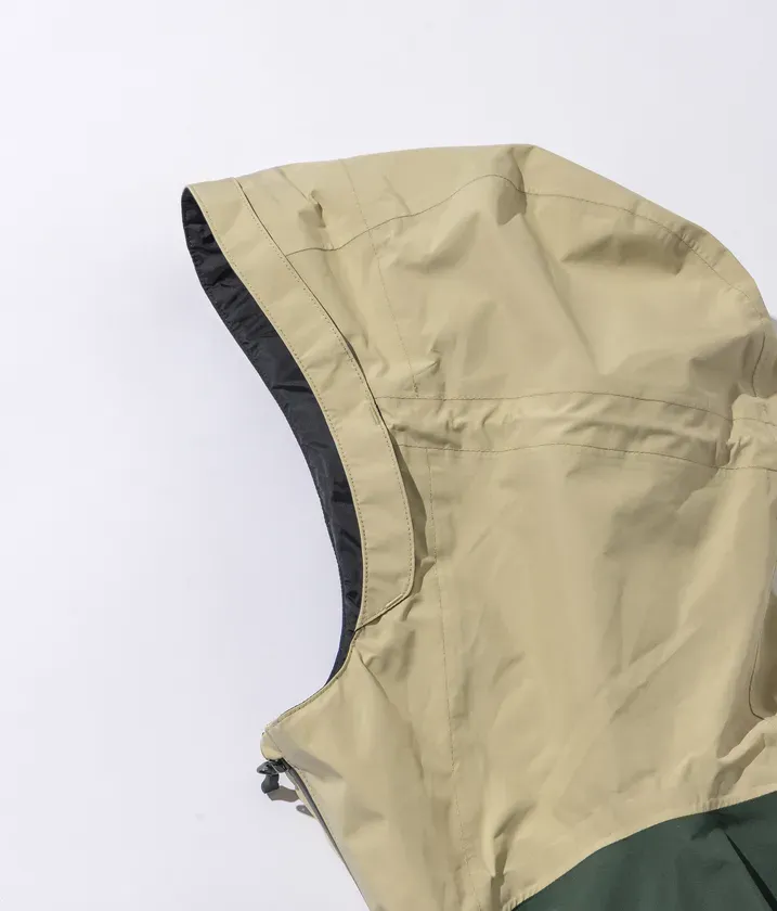 機能的なフードシルエット