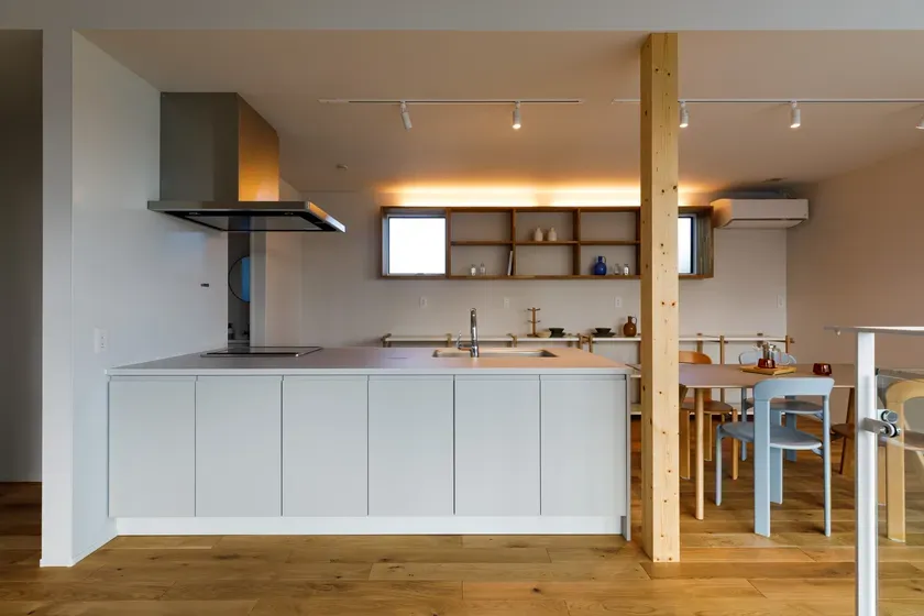 オープンキッチンとダイニング